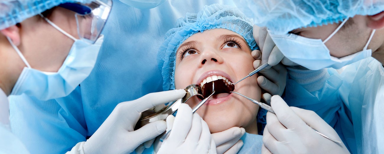implantes dentales y cirugía oral